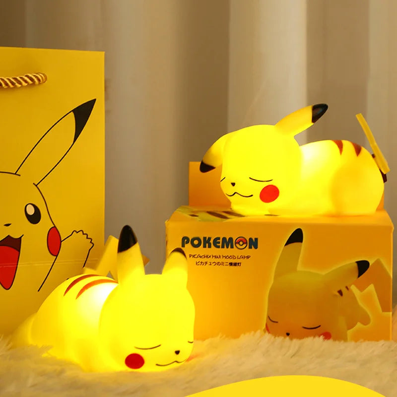 A iluminação Pokémon Pikachu é um item decorativo e funcional que combina o design de um dos personagens mais icônicos da franquia com a funcionalidade de uma lâmpada. Embora as especificações exatas possam variar dep