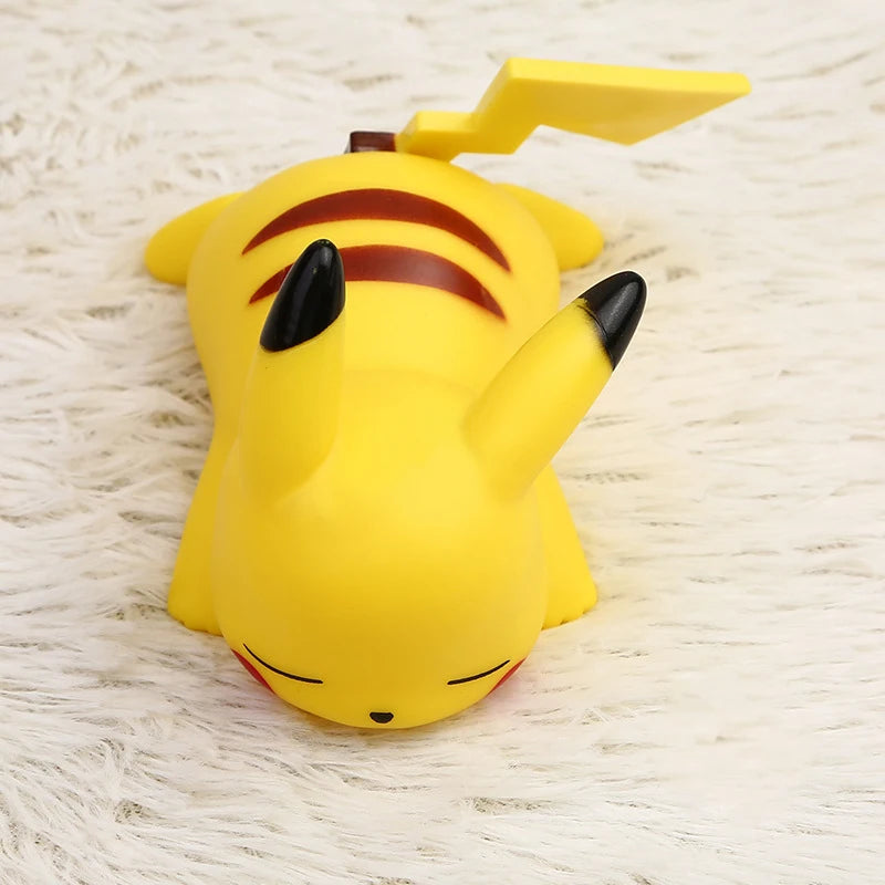 A iluminação Pokémon Pikachu é um item decorativo e funcional que combina o design de um dos personagens mais icônicos da franquia com a funcionalidade de uma lâmpada. Embora as especificações exatas possam variar dep